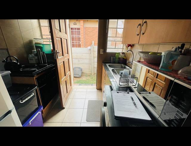 3 BEDROOM FREEHOLD FOR SALE IN THATCH HILL ESTATE